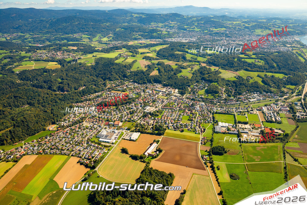 Das Luftbild zeigt : Untermettenwald Metten - Die Luftaufnahme wurde 2023 vom UL-Flugzeug aus erstellt ( keine Drohne ) - Hochauflösende Luftaufnahme - Für grossformatige Ausdrucke geeignet. Die Geschenkidee !Mit Lizenz und Bildrechte bestellbar