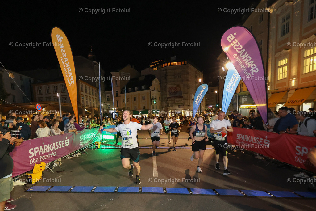 20230928bmmac22-10 | Linz, AUSTRIA 26.Sept.23 - Night Run, Image shows 
Photo: Sportmediapics.com/ Manfred Binder