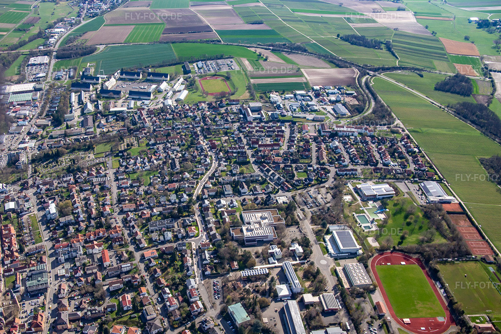 Luftbild: Alfred Grosser Schulzentrum Gymnasium, Realschule plus und Fachoberschule Bad Bergzabern in Bad Bergzabern im Bundesland Rheinland-Pfalz in Deutschland. Foto: IMG_136110.jpg vom 28.03.2023 durch Werner Riehm/FLY-FOTO.deAlfred-Grosser-Schulzentrum Bad Bergzabern