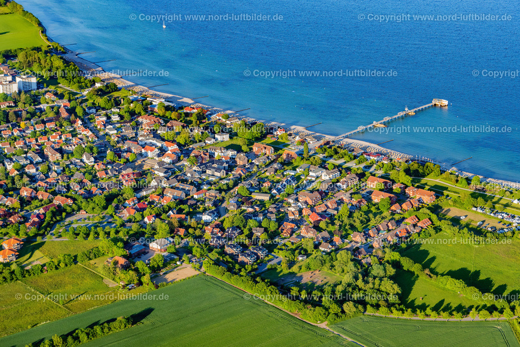 Kellenhusen_ELS_8596030622 | KELLENHUSEN 03.06.2022 Ortsansicht an der Meeres-Küste der Ostsee in Kellenhusen im Bundesland Schleswig-Holstein. Weiterführende Informationen bei: Ostseebad Kellenhusen. // Townscape on the seacoast of Baltic Sea in Kellenhusen in the state Schleswig-Holstein. Further information at: Ostseebad Kellenhusen. Foto: Martin Elsen