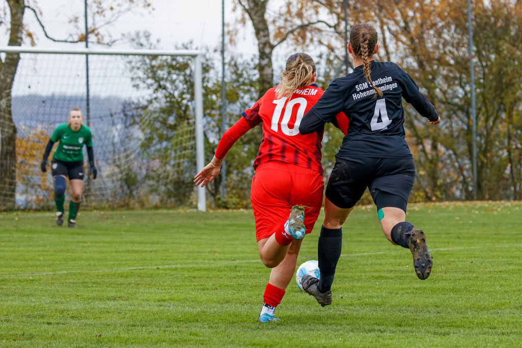 HOHFCH_251109_6900 | 1.FC Heidenheim 1846 II vs. GAST, Fußball, Frauen, Bezirksliga, 2025/2026, X. Spieltag, 03.10.2025 in Heidenheim, Kunstrasen b. Voith-Arena West(Foto: Michael Bulling) - Realisiert mit Pictrs.com