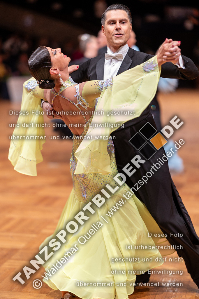 20230812-00080 | Hier finden Sie Tanz Bilder vom Latein und Standard Formationen tanzen. Sportbilder vom Tanzsport. Schöne Fotos und von Weltmeisterschaft, Europameisterschaft, Bundesliga, Regionalliga, Oberliga und Landesliga sowie von GOC Stuttgart, DanceComp, WM Bremen