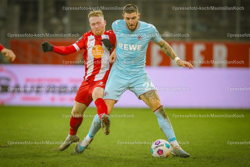 RWE06012401069 | 06.01.2024, Essen, Fußball, Herren, Stadion an der Hafenstraße, Testspiel, Rot-Weiss Essen – 1. FC Köln:  Ron Berlinski (Rot-Weiss Essen) gegen Julian Chabot (1.FC Köln). 
DFB regulations prohibit any use of photographs as image sequences and or quasi-video.