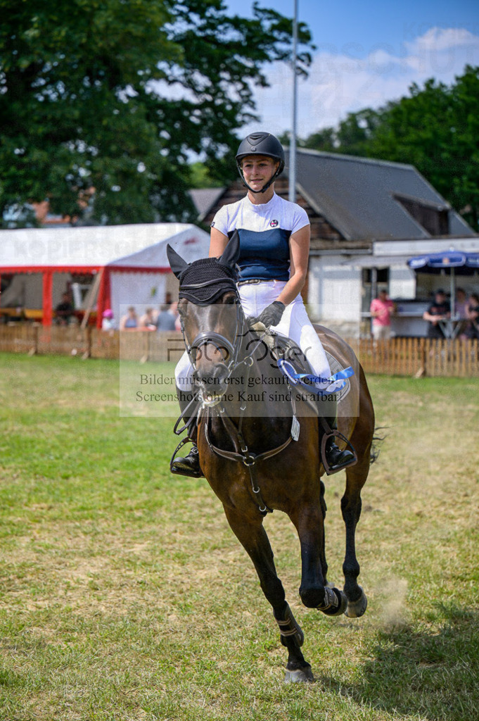 Reitturnier Voxtrup | Entdecke hochwertige Reitturnierfotos von Foto Oger. Professionell, emotional und authentisch – jetzt Lieblingsmomente im Shop bestellen.Deutschlandweite Turnierfotografie. - Realisiert mit Pictrs.com
