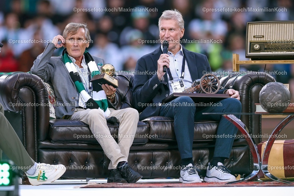 BMG02082501159 | 02.08.2025, Fußball, Borussia Mönchengladbach - FC Valencia, 125 Jahrfeier Jubiläumsspiel, Borussia-Park, Saison 2025 2026: Allan SIMONSEN  und xxxxxxxxxxxxxxxx DFB regulations prohibit any use of photographs as image sequences and or quasi-video.