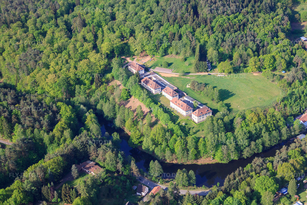Luftbild: Altschloßstraße 2-8 in Eppenbrunn im Bundesland Rheinland-Pfalz in Deutschland. Foto: IMG_40703.jpg vom 08.05.2011 durch Werner Riehm/FLY-FOTO.de