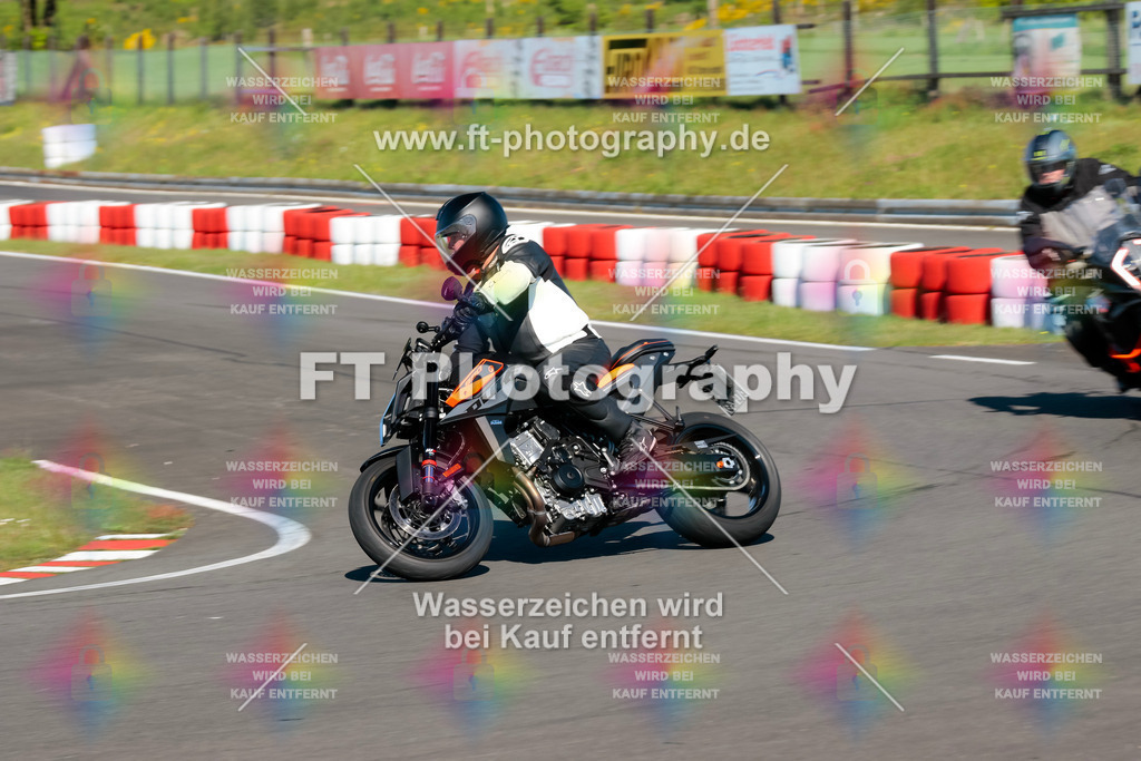 Moto-TeamOBK-21459 | Hier findet Ihr Bilder von Touristenfahrten auf der Nürburgring Nordschleife oder von anderen Veranstaltungen die ich besucht habe. Viel Spass beim Durch Schauen 