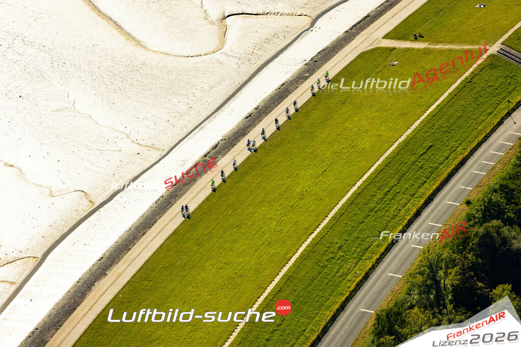 Aktuelles Luftbild von Fahrradfahren auf der Düne Wilhelmshaven - Die Luftaufnahme wurde 2022 mittels UL-Flugzeug erstellt ( keine Drohne ) - hochauflösende Kamera-Systeme von  Canon -Beste Qualität - Für grossformatige Ausdrucke geeignet. Die Geschenkidee !