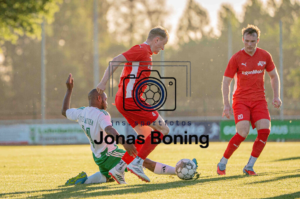 Fußball I Herren I Saison 2025-2026 I Bezirksliga Weser-Ems 4 I 20. Spieltag I TuS Lutten - VfL Oythe I 18418 | jns.sportfotos - Realisiert mit Pictrs.com