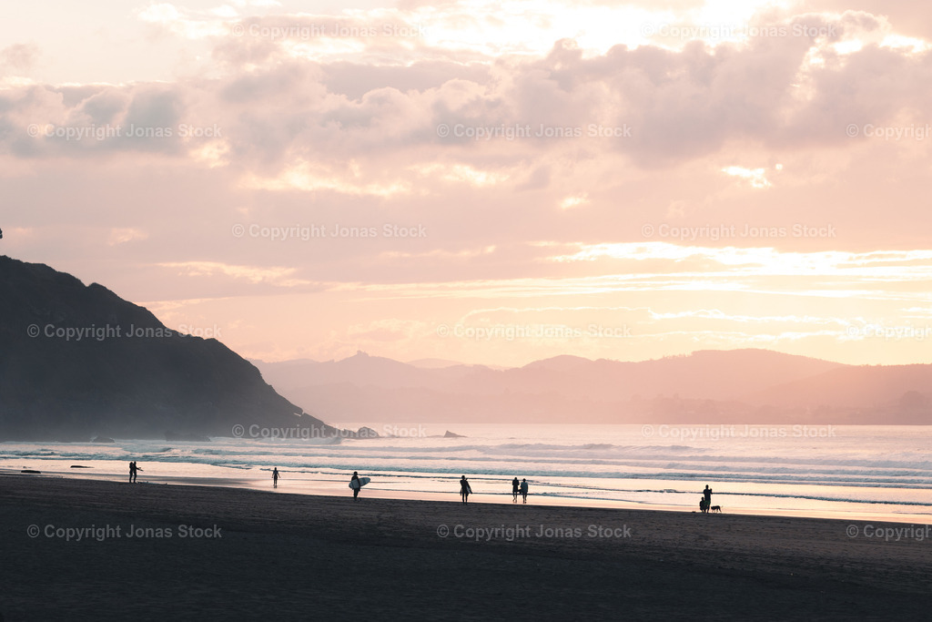 Sunset vibes | People enjoying a sunset in Spain, - Realisiert mit Pictrs.com