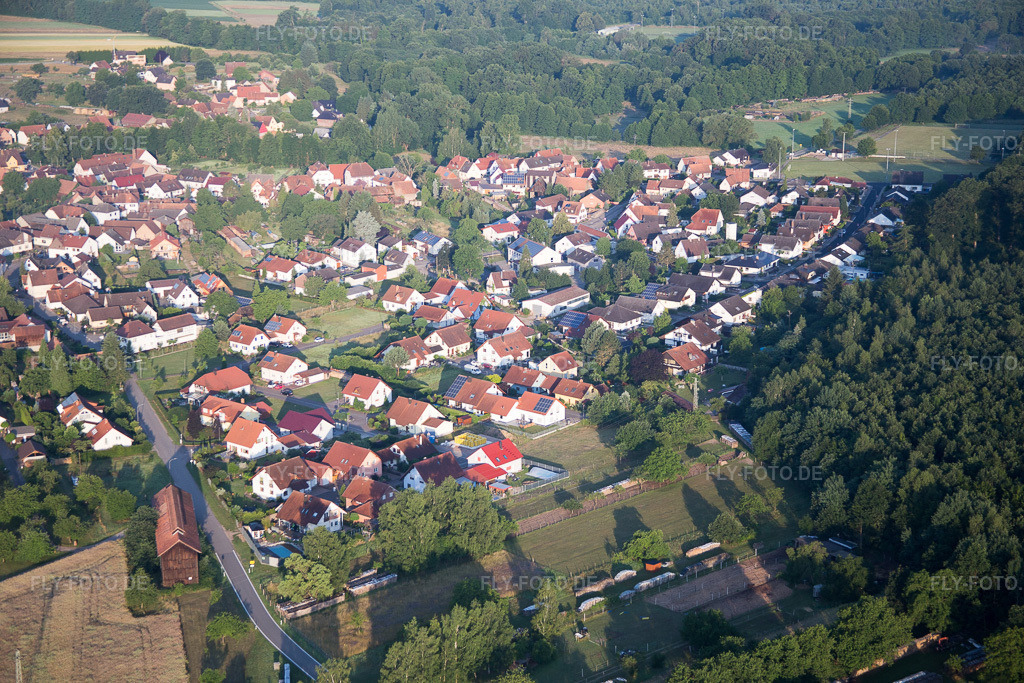 Luftbild: Ortsansicht in Scheibenhard im Bundesland Bas-Rhin in Frankreich. Foto: IMG_082874.jpg vom 26.06.2015 durch Werner Riehm/FLY-FOTO.de