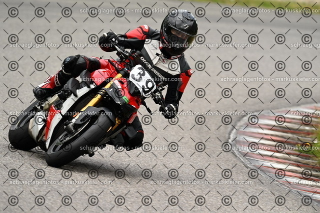25bt02-1147 | markuskiefer.com - Realisiert mit Pictrs.com