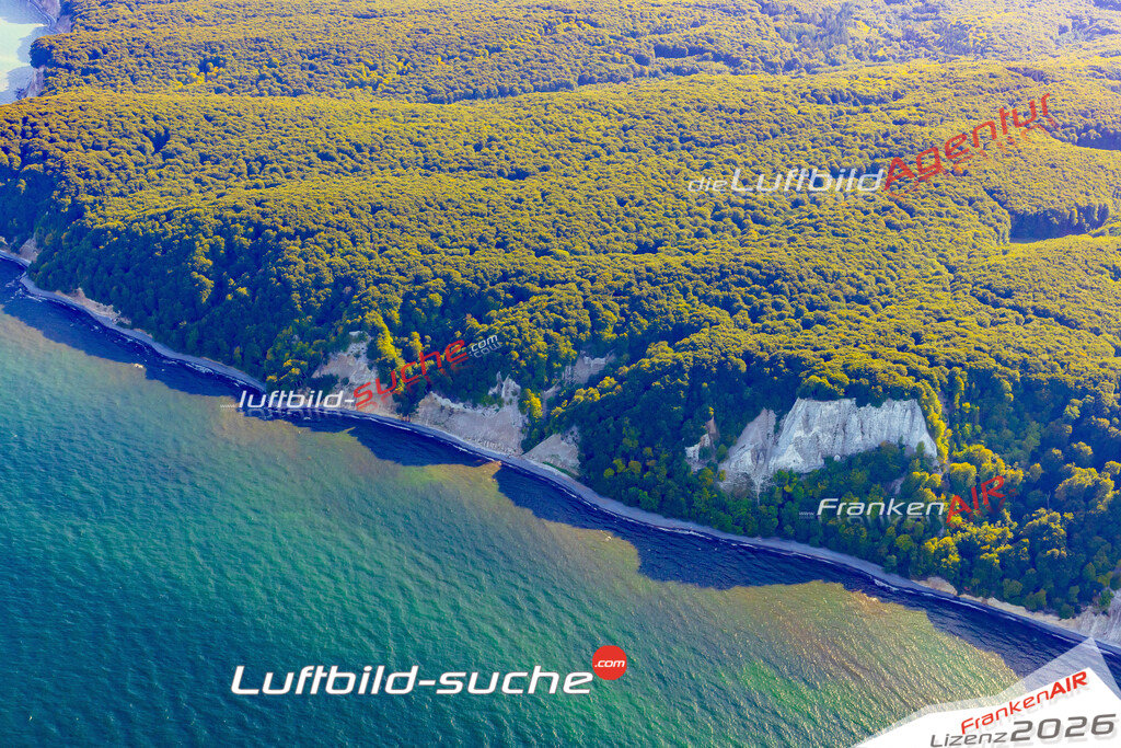 Luftbild Vs Google Maps  Natur Bäume Wald Wiese Park   Sassnitz -Das Luftbild wurde 2025 vom UL-Flugzeug heraus erstellt ( keine Drohnenluftbilder ) - Hochauflösende Luftaufnahme -Nicht vergleichbar mit Google Maps oder Satelittenbilder- Die Geschenkidee !Mit Lizenz und Bildrechte bestellbar