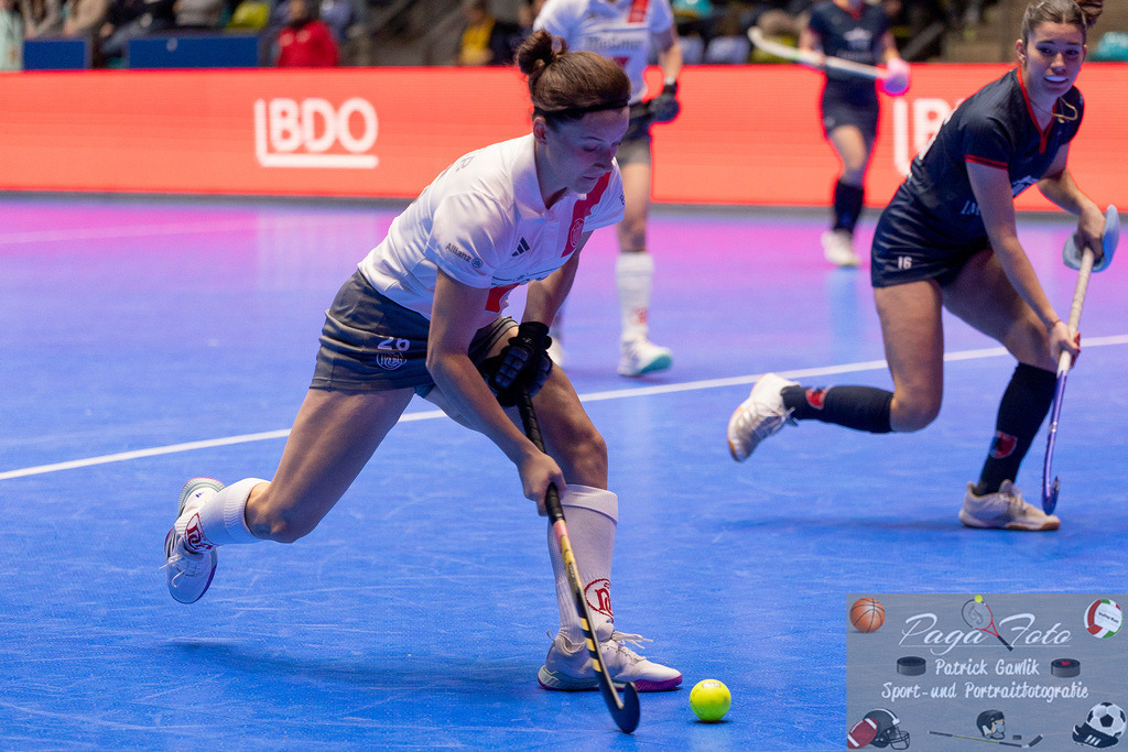 Volvo E.R.B. Final 4 Halbfinale Frauen: Der Club an der Alster - Berlienr HC, 25.01.2025 | Katharina Haid (Der Club an der Alster #26) am Ball, Der Club an der Alster - Berliner HC, Frankfurt, Süwag Arena, 25.1.2025 - Realisiert mit Pictrs.com