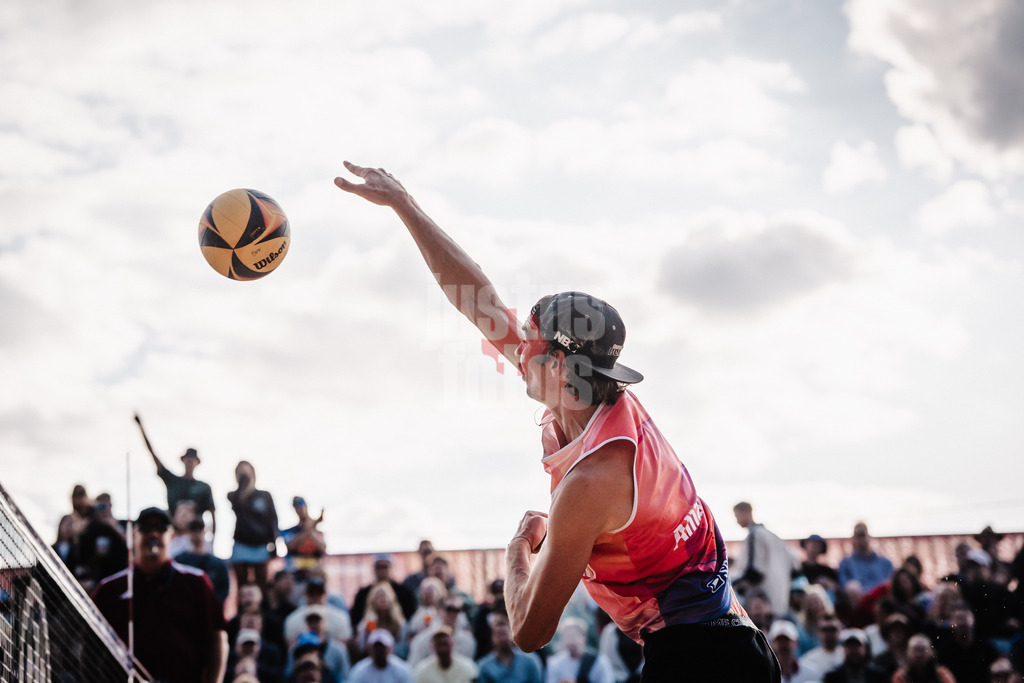 Beachvolleyball | Männer | Allianz German Beach Tour 2025 | Tourstop Düsseldorf | 17.05.2025 | Jannik Kühlborn beim Angriff