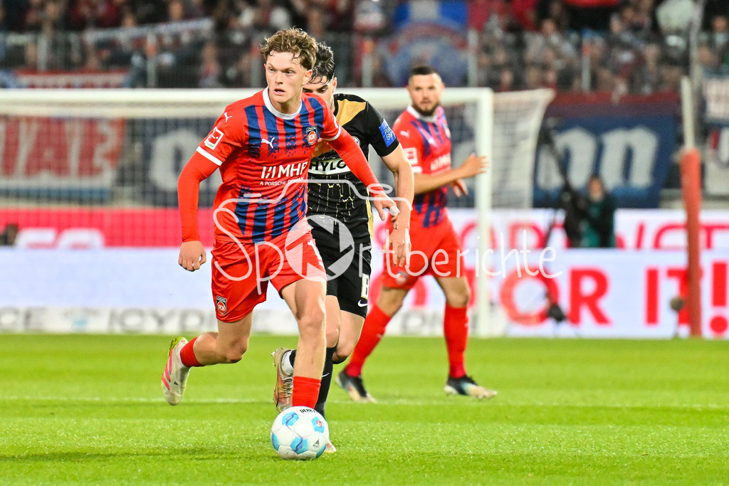 1. FC Heidenheim - SV Elversberg 07 | im Duell Paul WANNER (Heidenheim 10) und Semih SAHIN (SV Elversberg 8) / Zweikampf / Relegation Bundesliga: 1. FC Heidenheim - SV Elversberg 07, Voith-Arena am 22.05.2025 / DFL REGULATIONS PROHIBIT ANY USE OF PHOTOGRAPHS AS IMAGE SEQUENCES AND/OR QUASI-VIDEO / BLD / ZDF