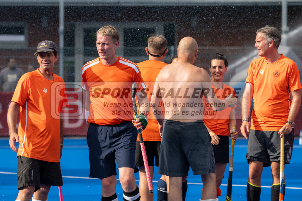 SFE_20240817_0170 | Krefeld, Deutschland, 17.08.2024:  European Cup for Recreational Hockey Players im KTHC Stadion Rot-Weiss Köln Tennis and Hockey Club am 17.08.2024 in Krefeld, Deutschland. (Foto von Stephan Fehrmann)Krefeld, Germany, 17.08.2024: European Cup for Recreational Hockey Players in KTHC Stadion Rot-Weiss Köln Tennis and Hockey Club at 17.08.2024 in Krefeld, Deutschland. (Foto from Stephan Fehrmann)