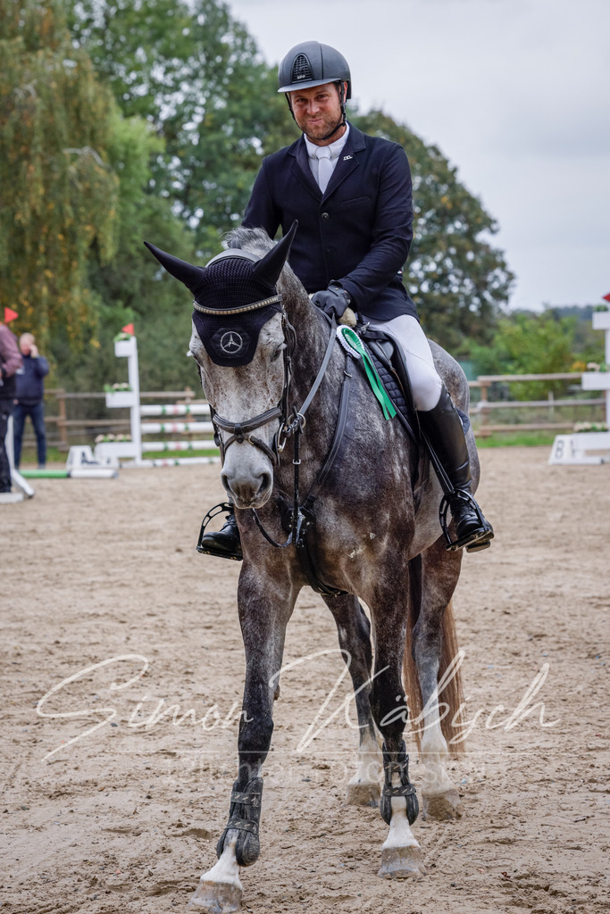 20251012-_3LI4197 | Tierfotografie Pferde, Hunde, Katzen, Haustiere.
Turnierfotografie Reitturniere, Reiten, Springreiten, Dressur in Hanau, dem Main-Kinzig-Kreis und dem Rhein-Main- Gebiet um Frankfurt