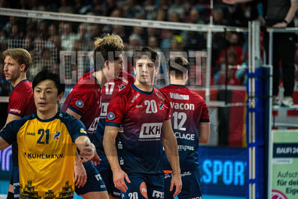 Volleyball I Herren I Saison 2025/2026 I Bundesliga I 10. Spieltag I SVG Lüneburg - WWK Volleys Herrsching | Ethan Robert Champlin (20, SVG Lüneburg) auf dem Feld - Realisiert mit Pictrs.com