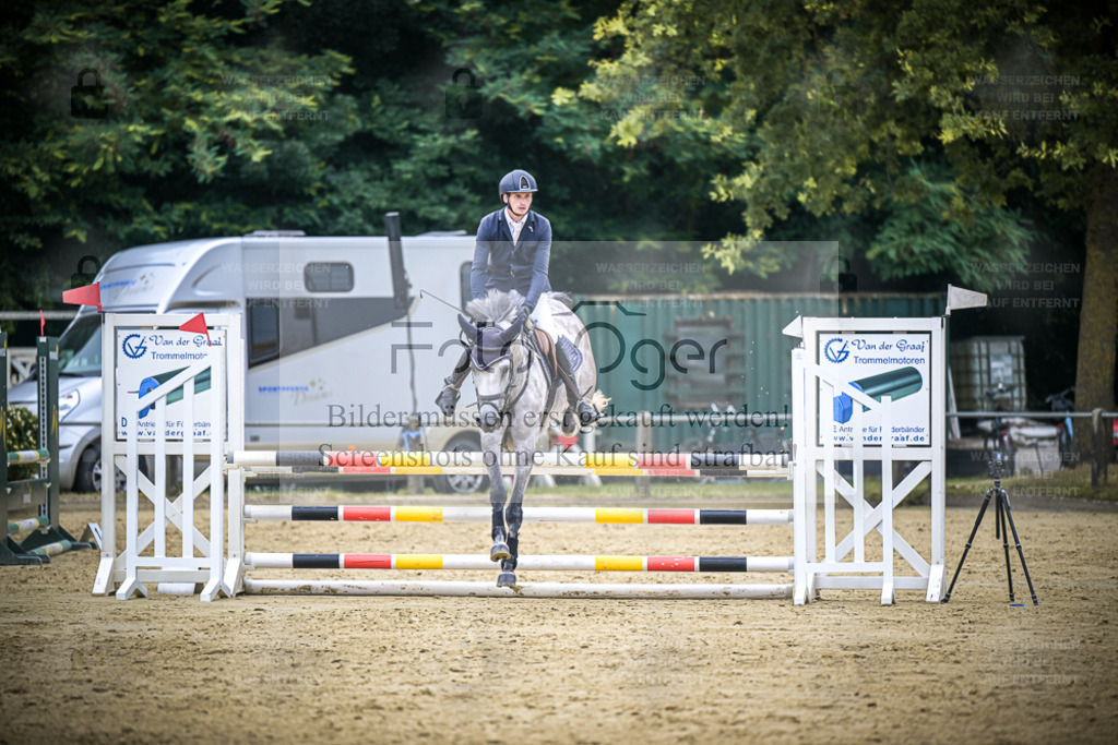 DOS_3713 | Entdecke hochwertige Reitturnierfotos von Foto Oger. Professionell, emotional und authentisch – jetzt Lieblingsmomente im Shop bestellen. - Realisiert mit Pictrs.com