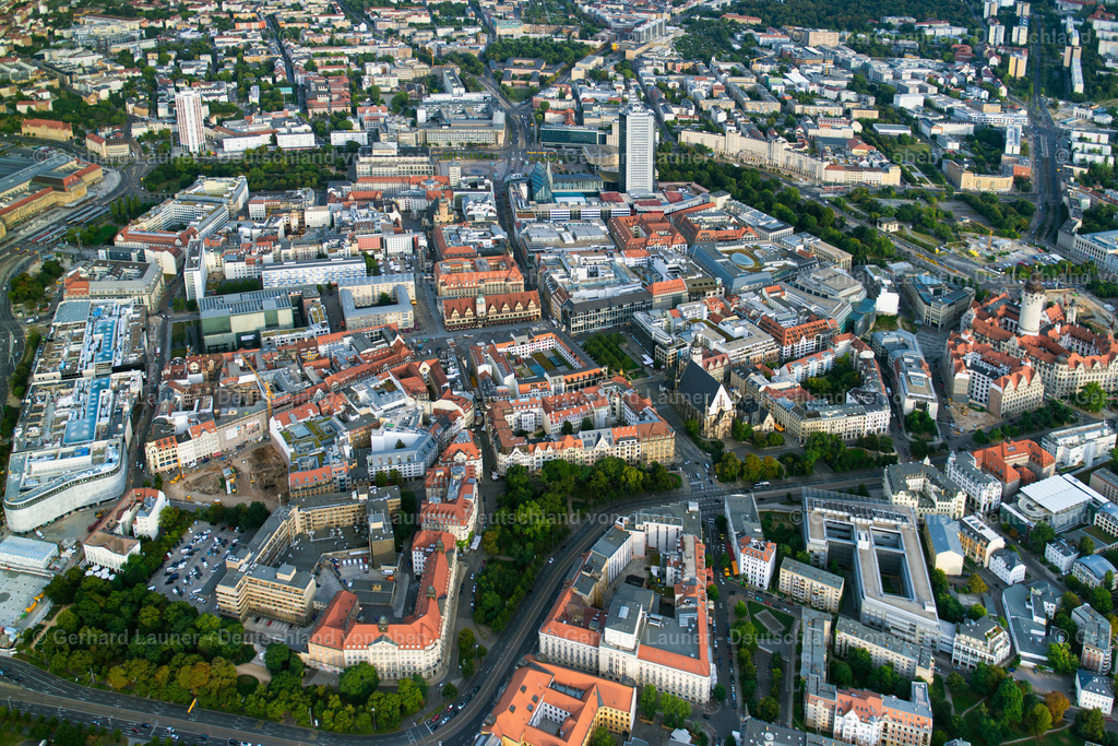 3293900 | LEIPZIG 14.09.2020 Gebäude des Rathauses der Stadtverwaltung am Martin-Luther-Ring in Leipzig im Bundesland Sachsen. Weiterführende Informationen bei: Stadt Leipzig. // Town Hall building of the city administration on Martin-Luther-Ring in Leipzig in the state Saxony. Further information at: Stadt Leipzig. Foto: Gerhard Launer