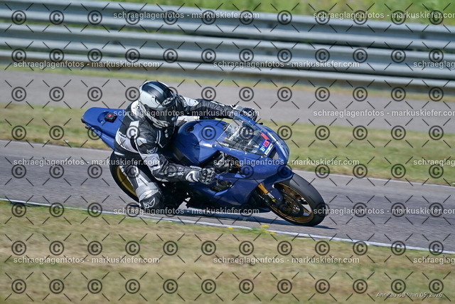26BT02-0075 | markuskiefer.com - Realisiert mit Pictrs.com