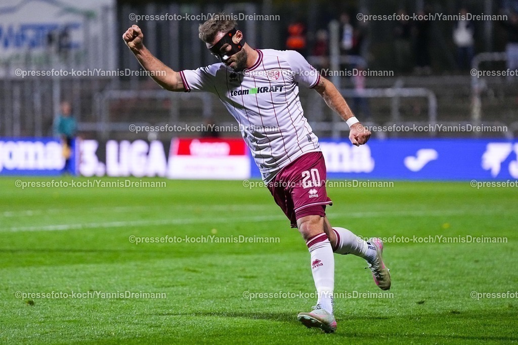 xYDR31102501015 | 31.10.2025, xydrx, Fußball, 3.Liga, FC Viktoria Köln - FC Ingolstadt 04, Saison 2025 2026, Sportpark Höhenberg: Torjubel nach dem Tor zum 1:0 für den FC Ingolstadt durch Torschütze Yannick Deichmann (FC Ingolstadt #20  DFB regulations prohibit any use of photographs as image sequences and or quasi-video.
