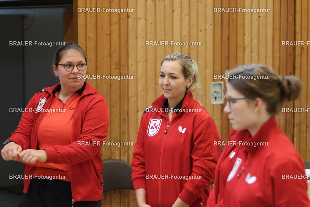 097_KFC_20230815_0001.JPG -  - KFC Uerdingen vs SF Baumberg - Oberliga Niederrhein | Krefeld, Deutschland, 03.09.23:   

Anrather TK RW Damen (li)Schneider (mi)Weischer (re)Hartkopf


waehrend des Spiels der der NRW Liga zwischen Anrather TK RW Damen  vs 1. TTC SG Dülken in der Kicker-Halle Willich-Anrath   am 03. September  2023 in Willich Anrath. 

(Foto von Michael Adler / Brauer-Fotoagentur)

