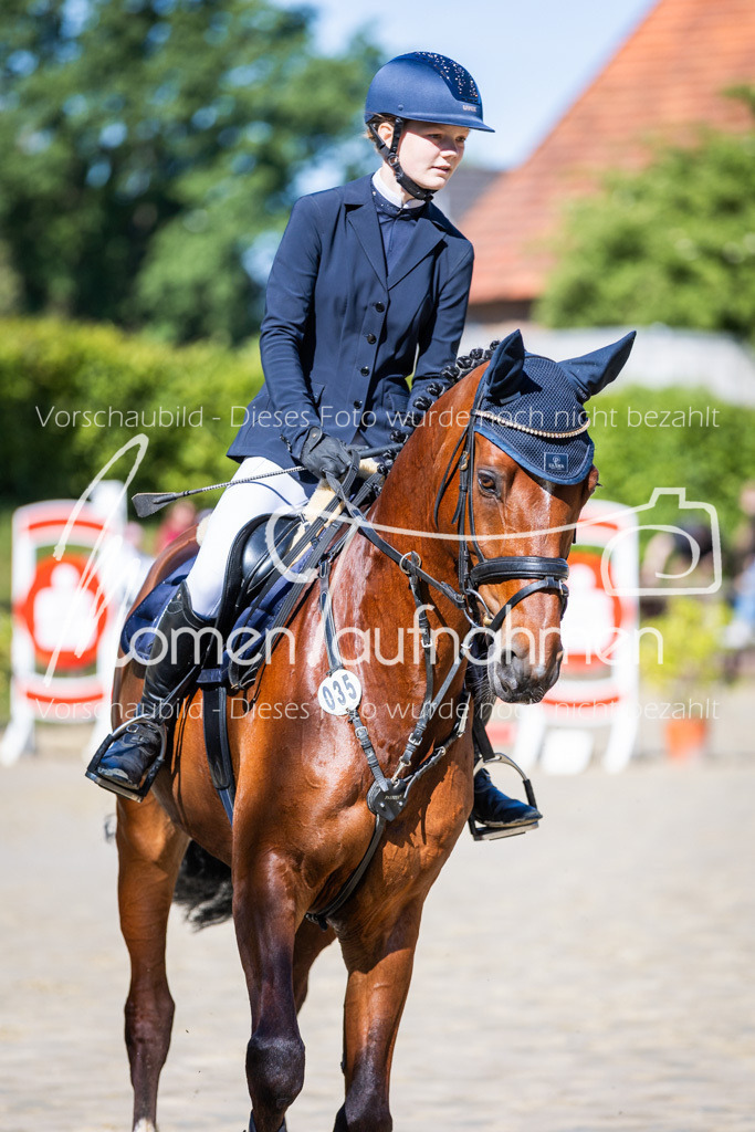 Donop24-A2Spr-026 | MomenTaufnahmen Pferdesportfotos