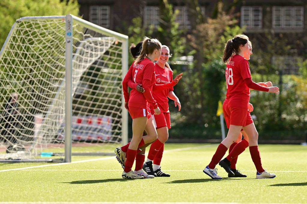Fußball I Frauen I Saison 2024-2025 I Oberliga Hamburg I 19. Spieltag I ETV Hamburg - SC Concordia | Der Sportfotograf. - Realisiert mit Pictrs.com