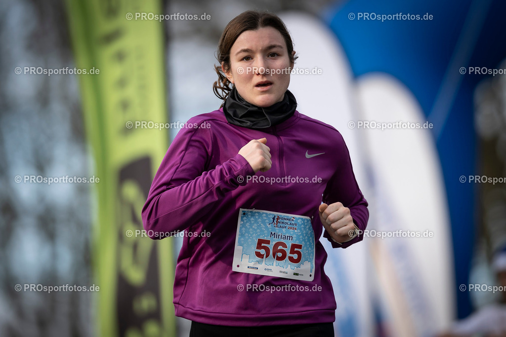 Bonner Nikolauslauf in Bonn, 08.12.2024 | Impressionen vom Bonner Nikolauslauf am 08.12.2024 in Bonn (Freizeitpark Rheinaue). Foto: BEAUTIFUL SPORTS/Axel Kohring