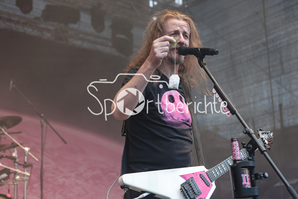 Sommer am Kiez | Veit "Vito C." Kutzer von der Band JBO spielt beim Augsburger Festival "Sommer am Kiez" auf seiner Gitarre / Veit Kutzer / Fun Metal