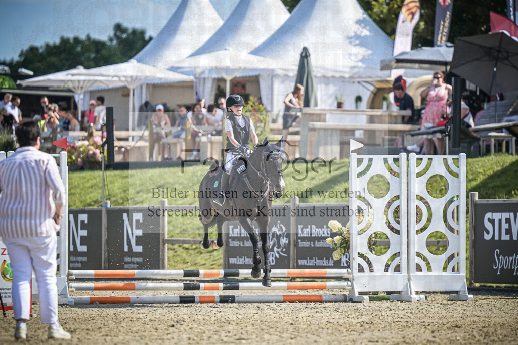 DOS_0354 | Entdecke hochwertige Reitturnierfotos von Foto Oger. Professionell, emotional und authentisch – jetzt Lieblingsmomente im Shop bestellen. - Realisiert mit Pictrs.com