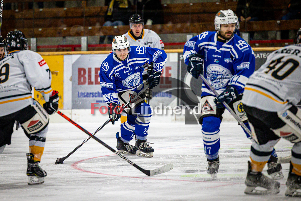 SC Forst NATURE BOYS gegen WANDERERS Germering | Eishockey Landesliaga Herren Gruppe A 2024/2025, SC Forst NATURE BOYS gegen WANDERERS Germering, 20241025,Schuss Tim VOGL (Nature Boyz 86),2024-10-25 in Peißenberg (Eisstadion Peißenberg), Tim VOGL (Nature Boyz 86)Copyright: WolfgangxLindner www.foto-lindner.de