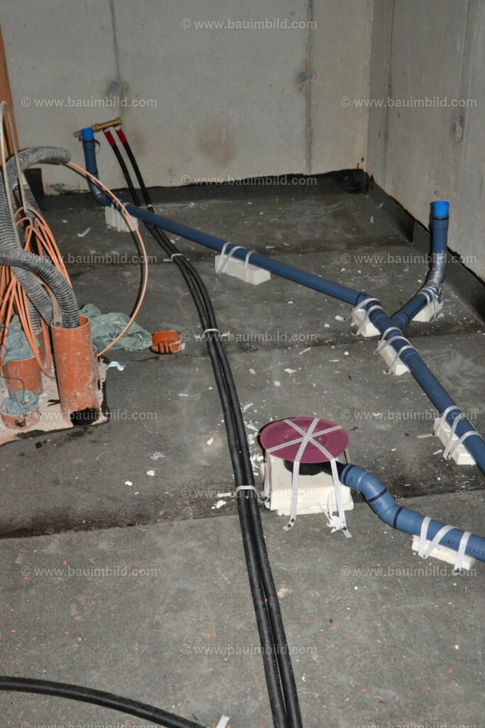 bib-lg15-sanitaer-0043 | Nach LV-Leistungsgruppen sortierte Detailfotos über den Bau eines Hauses. Alle Hausbau-Bilder direkt vom Urheber und Autor der Website Haus-Selber-Bauen.com