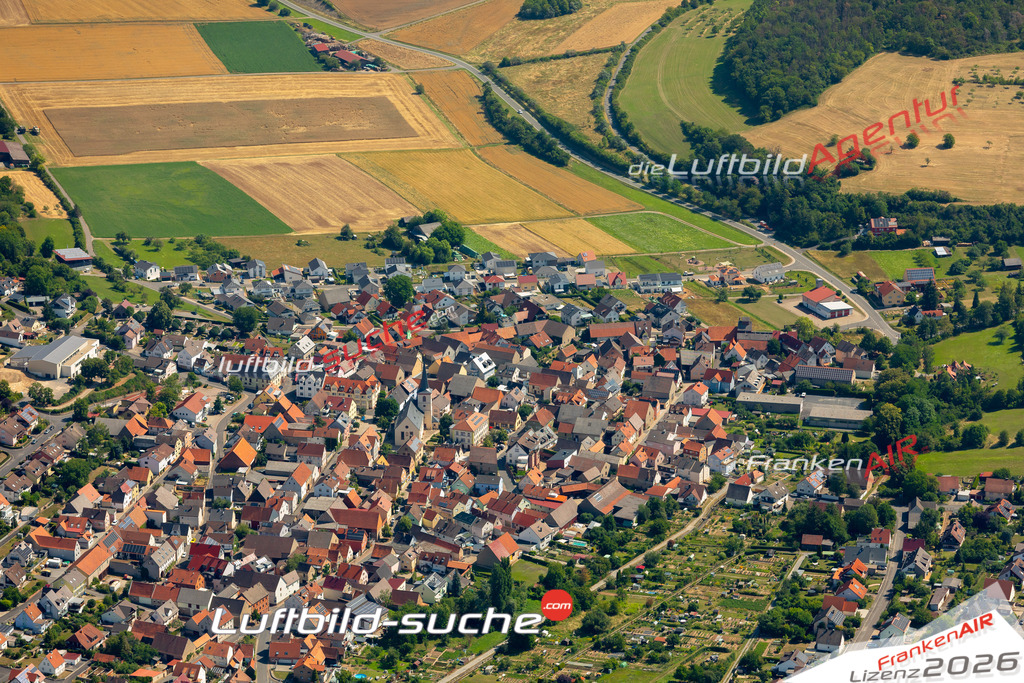 Das Luftbild zeigt :  Greußenheim - Die Luftaufnahme wurde 2023 vom UL-Flugzeug aus erstellt ( keine Drohne ) - Hochauflösende Luftaufnahme - Für grossformatige Ausdrucke geeignet. Die Geschenkidee !Mit Lizenz und Bildrechte bestellbar