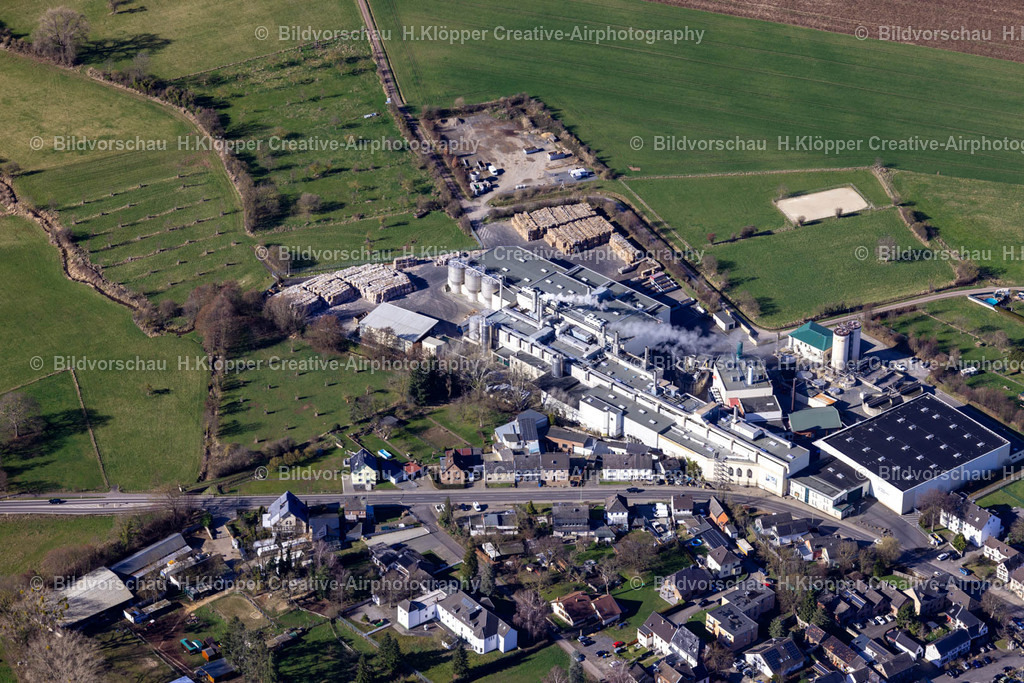 Luftbilder Zülpich-9833 | Luftbildfotografie Gebäude und Produktionshallen auf dem Fabrikgelände " Papierfabrik Tillmann " an der Kommerner Straße in Zülpich im Bundesland Nordrhein-Westfalen, Deutschland - Realisiert mit Pictrs.com