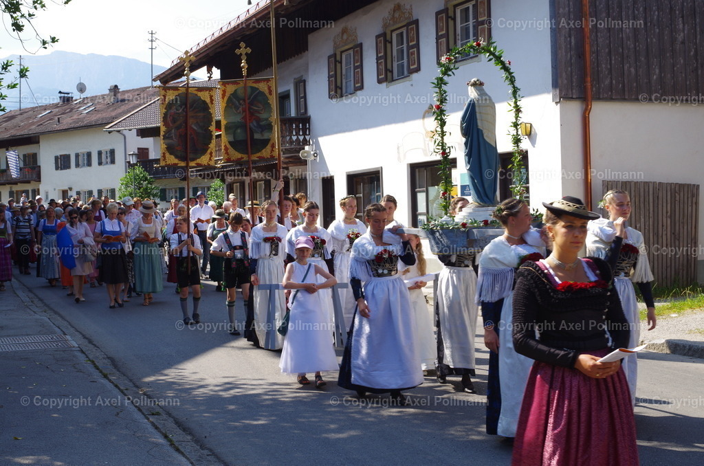 IMGP3857 | fotografiert von Axel PollmannLeonhardi Wallfahrt Benediktbeuern und Murnau, Fronleichnam, Fasching, Landschaft im Loisachtal und Benediktbeuern  - Realisiert mit Pictrs.com