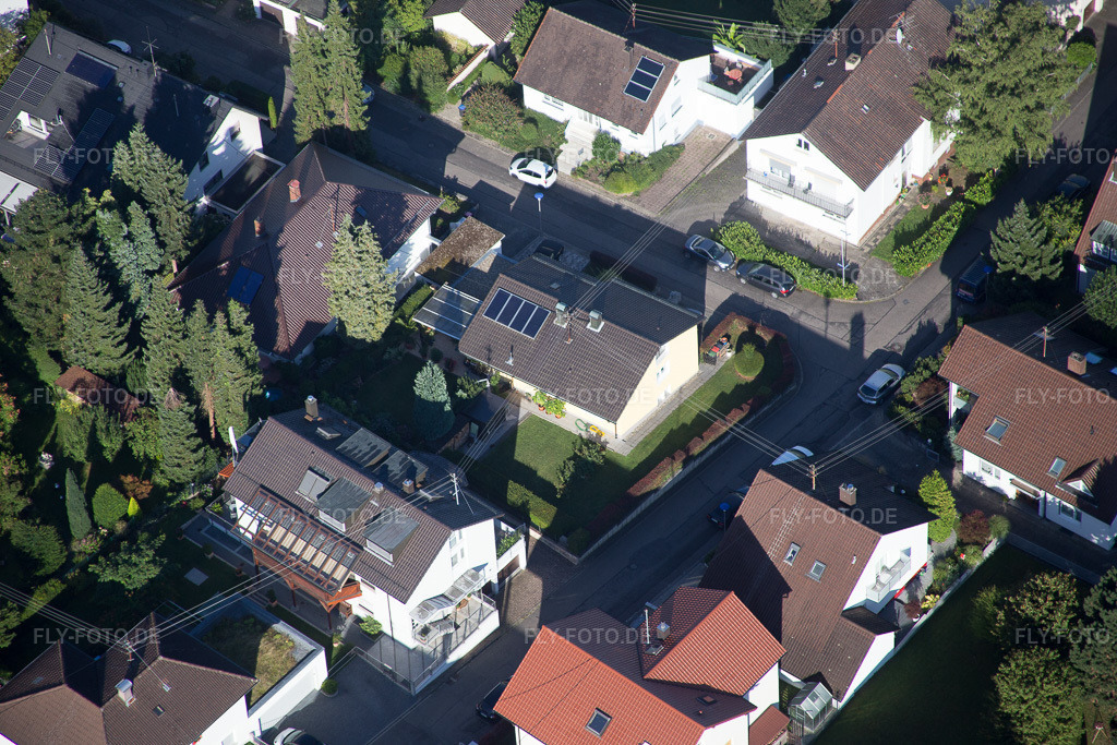 Luftbild: Wolfartsweier, Hellenstrasse im Ortsteil Wolfartsweier in Karlsruhe im Bundesland Baden-Württemberg in Deutschland. Foto: IMG_092976.jpg vom 13.08.2016 durch Werner Riehm/FLY-FOTO.de