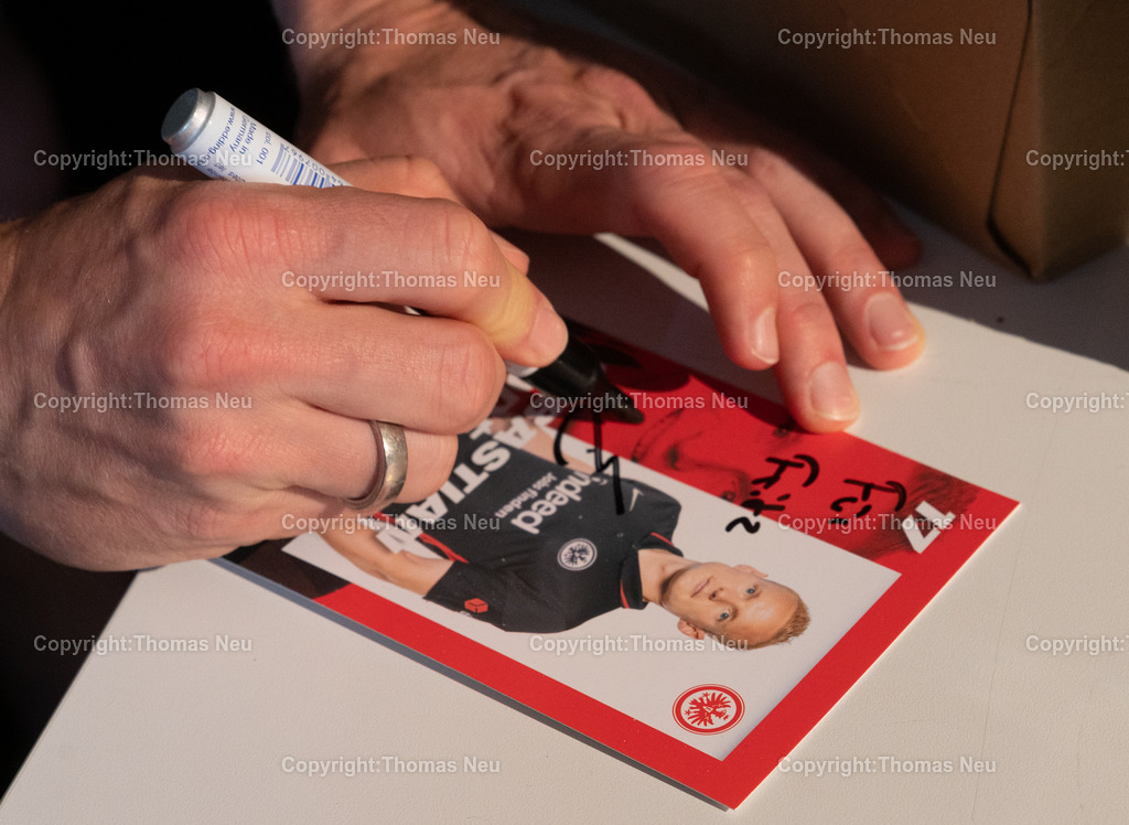 DSC_9062 | bbe, Bensheim, Goethegymnasium, Besuch von Sebastian Rode mit Fragerunden und Autogrammstunde, ,, Bild: Thomas Neu