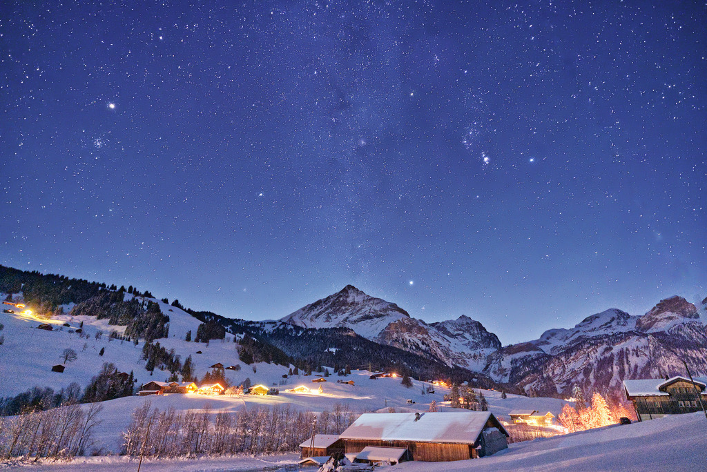 Winternacht mit Milchstrasse und Orion | In diesem Shop werden vorwiegend künstlerisch hochstehende Aufnahmen aus dem Bereich der Naturfotografie zum Verkauf angeboten. - In this store mainly artistic high quality shots from the field of nature photography are offered for sale. - Realisiert mit Pictrs.com