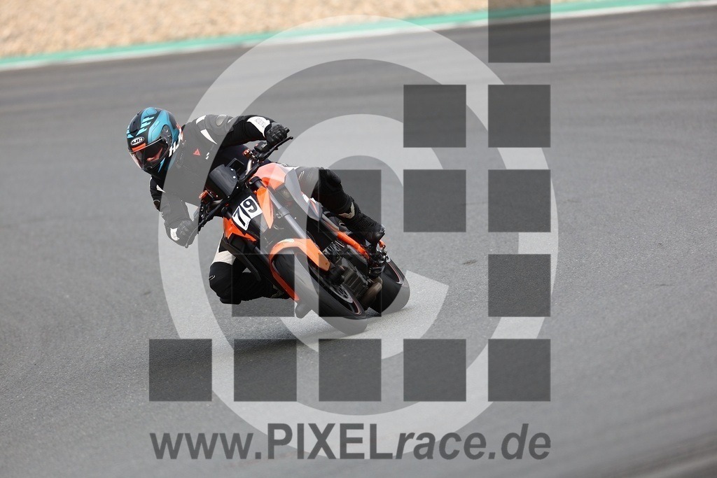 0079-20240909_02410 | Schöne Erinnerungen an spannende Momente - das festzuhalten ist unser Job. PIXELrace.de ist seit 2003 auf den Rennstrecken Europas unterwegs um die Action draußen beim Fahren und die wunderbare Stimmung imm Fahrerlager für euch einzufangen.