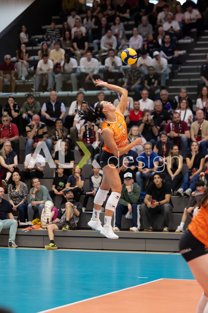 Volleyball I Frauen I Saison 2025-2026 I Volleyball NLA | Women I  Playoffs Finals 1/5 I viteos NUC - VC Kanti Schaffhausen I 06.04.2026 | 9 Maia Dvoracek (USA) (Viteos NUC) – Diagonal - Realisiert mit Pictrs.com