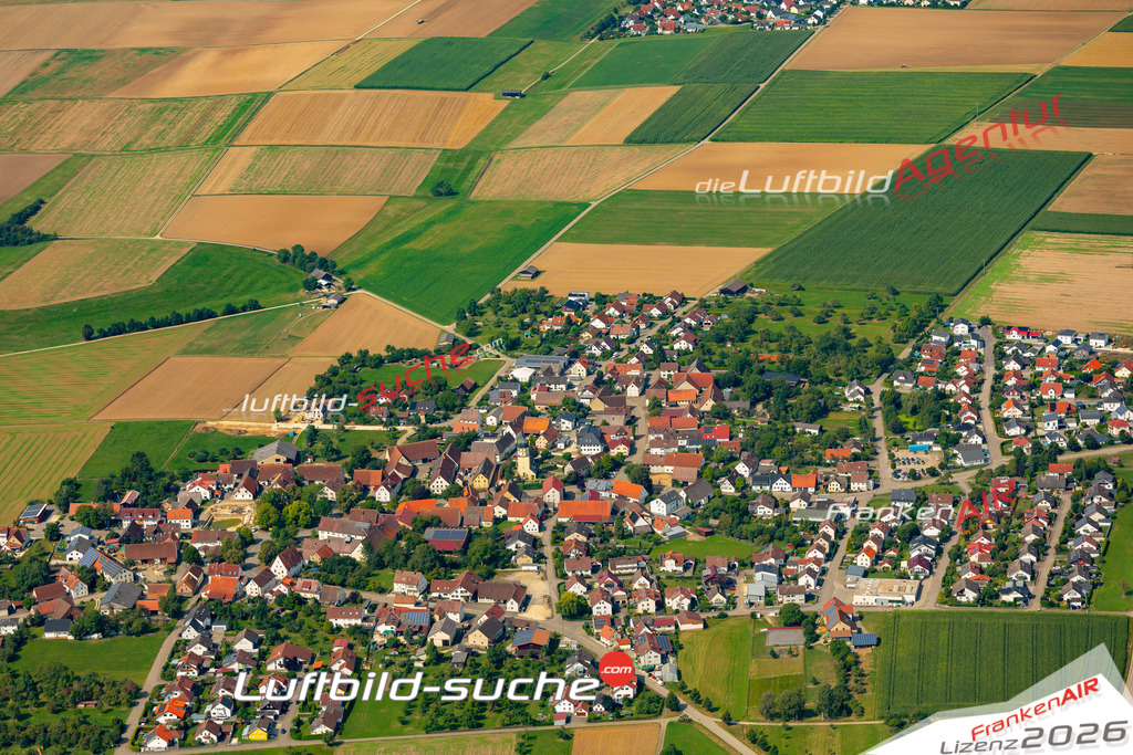 Das Luftbild zeigt :  Neenstetten - Die Luftaufnahme wurde 2024 vom UL-Flugzeug aus erstellt ( keine Drohne ) - Hochauflösende Luftaufnahme - Für grossformatige Ausdrucke geeignet. Die Geschenkidee !Mit Lizenz und Bildrechte bestellbar