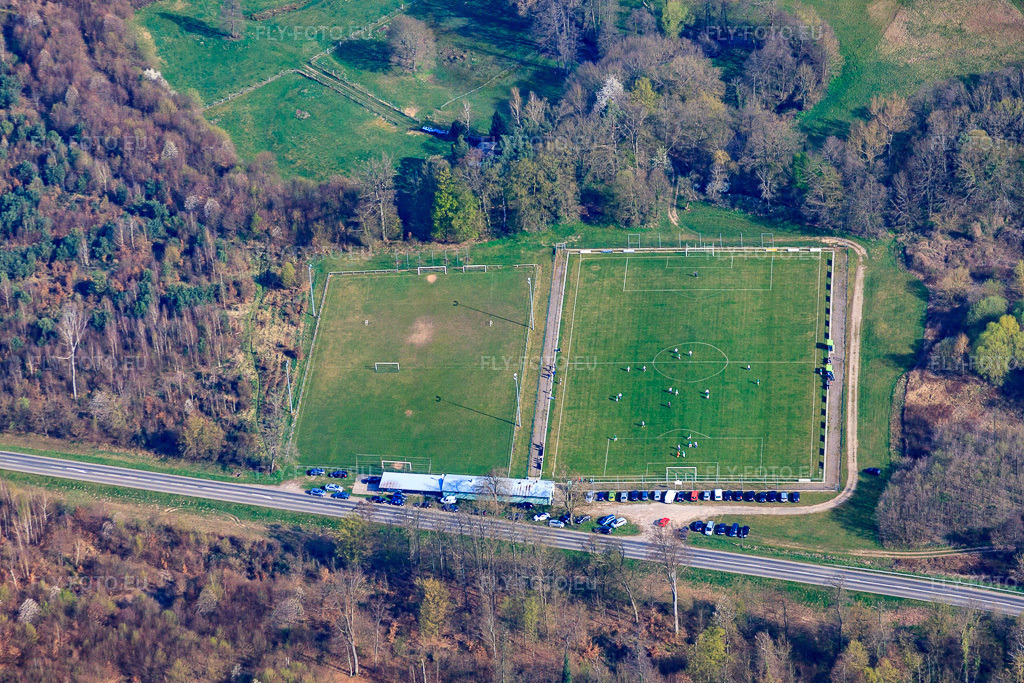 Vue aérienne: Stade Municipal - FC Scheibenhard à Niederlauterbach dans le département Bas Rhin, France. Photo: IMG_63825.jpg prise le 30/03/2014 par Werner Riehm/FLY-FOTO.eu – Résolution de l'original: 4752 x 3168 px