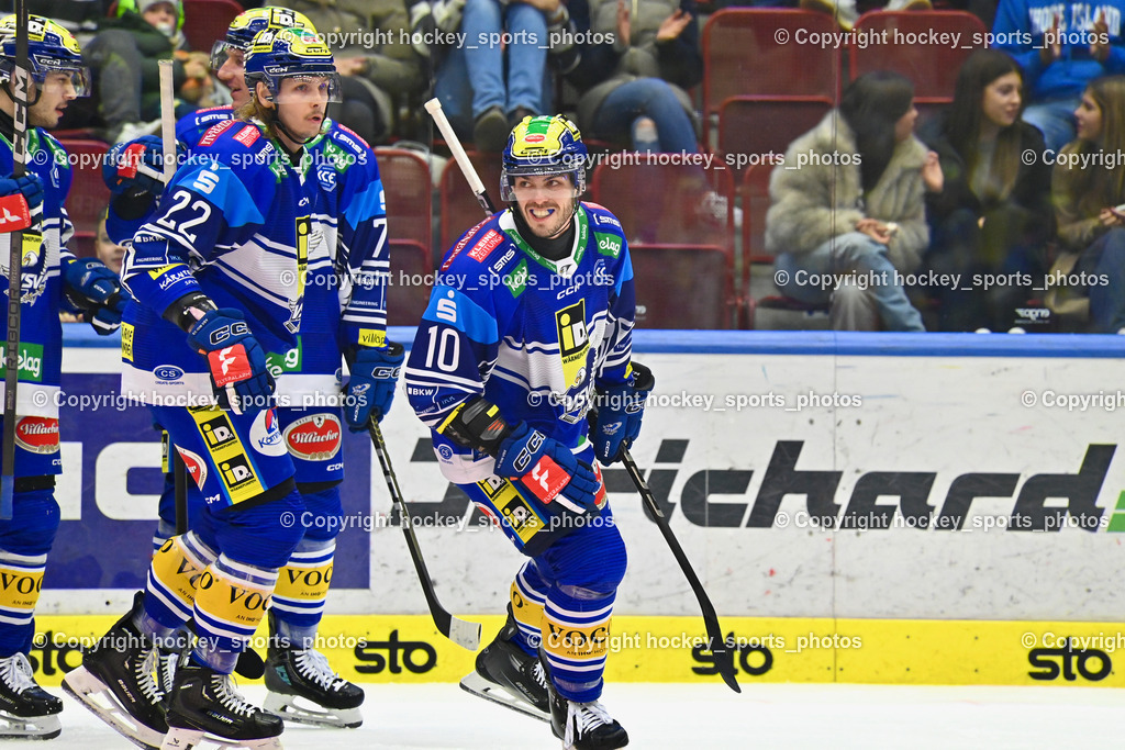 EC IDM Wärmepumpen VSV vs. MIGROSS SUPERMERCATI ASIAGO HOCKEY | Jubel EC VSV Mannschaft, #22 SCHERBAK Nikita EC VSV,  #10 VALLANT Thomas EC VSV,  EC IDM Wärmepumpen VSV vs. MIGROSS SUPERMERCATI ASIAGO HOCKEY, EC IDM Wärmepumpen VSV vs. MIGROSS SUPERMERCATI ASIAGO HOCKEY am 03.11.2024 in Villach (Stadthalle Villach), Austria, (Photo by Bernd Stefan)