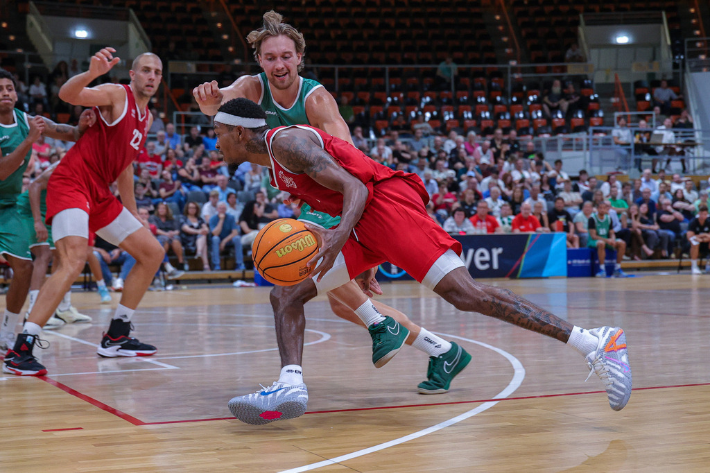 BAYER GIANTS vs VET-CONCEPT Gladiators Trier Test-87 | Fotos von Basketballspielen aus dem Raum NRW fotografiert von Gero Mueller-Laschet und Daniel Schaefer - Realisiert mit Pictrs.com