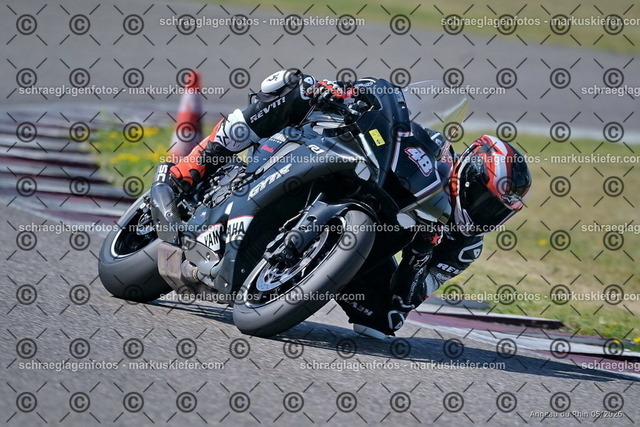 26BT02-0473 | markuskiefer.com - Realisiert mit Pictrs.com