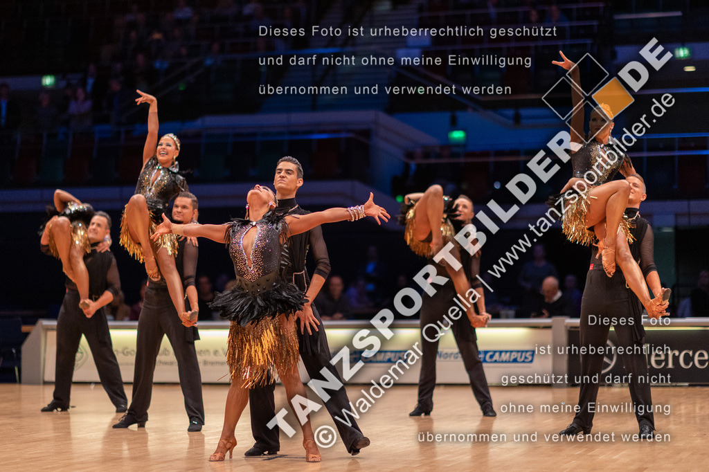 20221112-02536 | Hier finden Sie Tanz Bilder vom Latein und Standard Formationen tanzen. Sportbilder vom Tanzsport. Schöne Fotos und von Weltmeisterschaft, Europameisterschaft, Bundesliga, Regionalliga, Oberliga und Landesliga sowie von GOC Stuttgart, DanceComp, WM Bremen