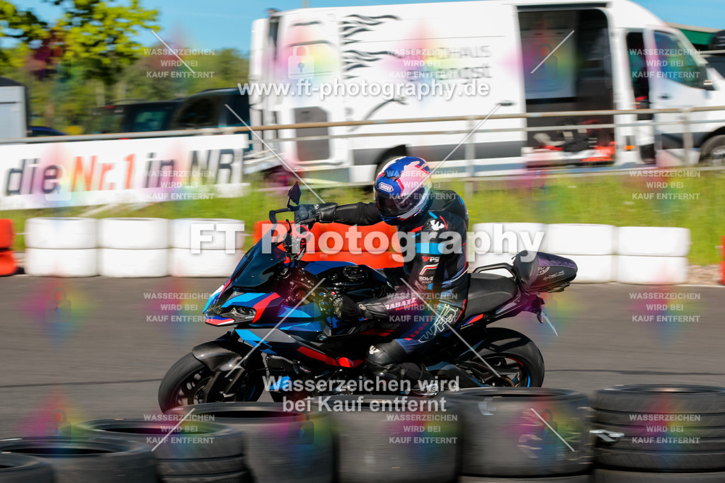 Moto-TeamOBK-21177 | Hier findet Ihr Bilder von Touristenfahrten auf der Nürburgring Nordschleife oder von anderen Veranstaltungen die ich besucht habe. Viel Spass beim Durch Schauen 